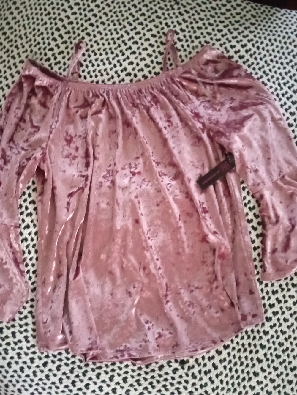 New..  Crush Velvet Beautiful Shade Of Pink Size 2X